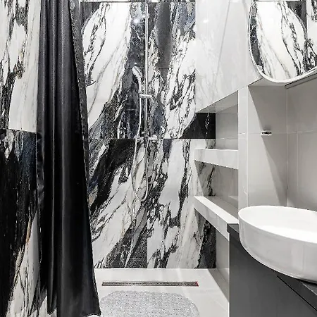 Modern Apartment *